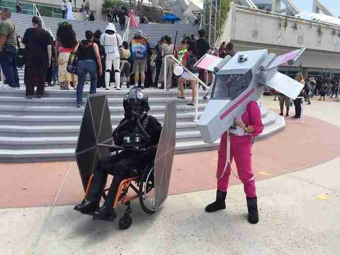 Piloto TIE con silla de ruedas