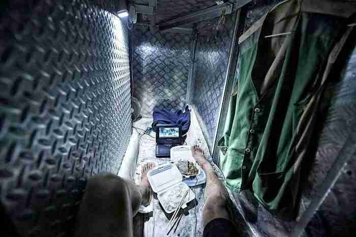 10+ Shocking Photos Reveal What It's Like To Live In Hong Kong's 'Coffin Cubicles'