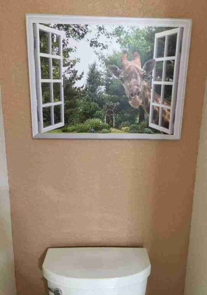 Mi suegra tiene esto encima del retrete, me hace sentir incómodo