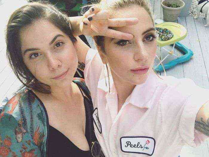 Lady Gaga (Stefani Joanne Angelina Germanotta) con su hermana Natali Germanotta