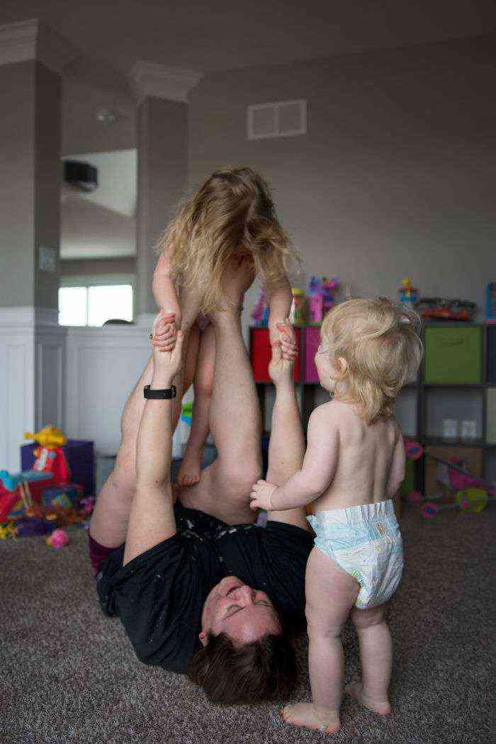 La maternidad es entretener a tus hijos