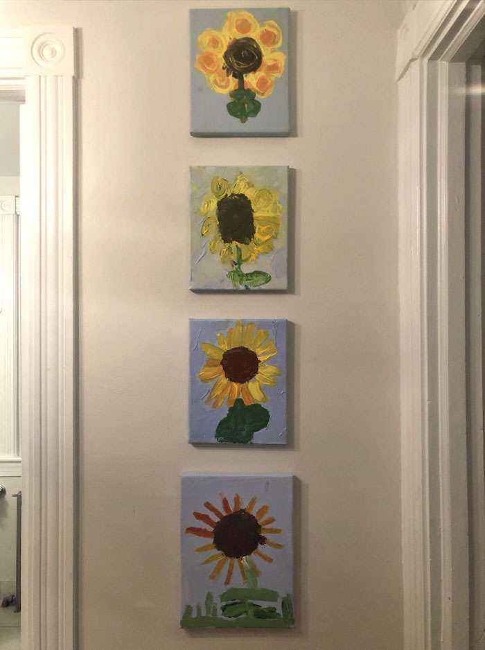 4 pinturas del mismo girasol, hechas por mis 4 hijos, cuando cada uno tenía 4 años