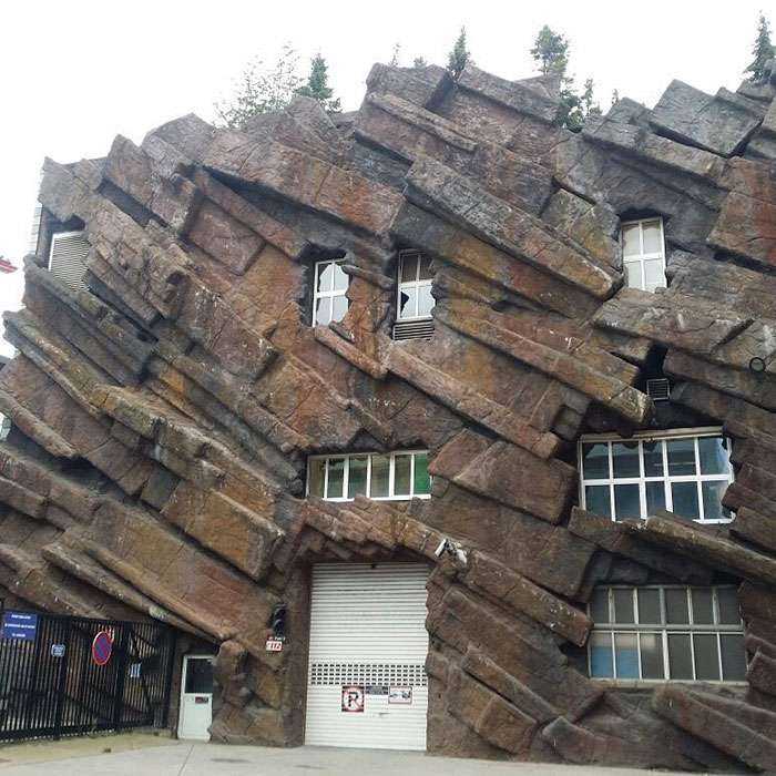 Belgian Guy Documents Ugly Houses He Sees And They're So Bad, It's Hilarious (30 Pics)