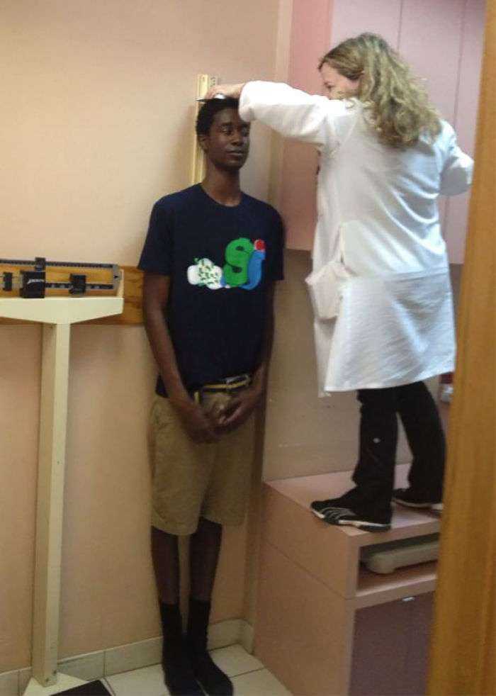 Un amigo en un chequeo médico