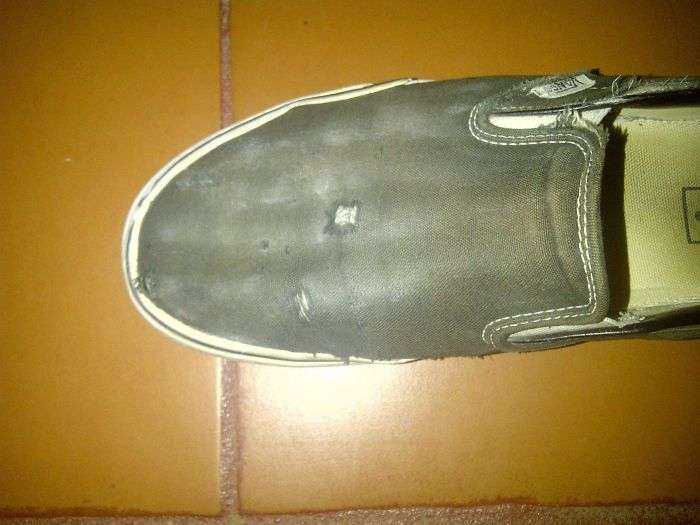 El mover mancuernas con el pie me ha desgastado el calzado hasta mostrar el esqueleto de mi pie