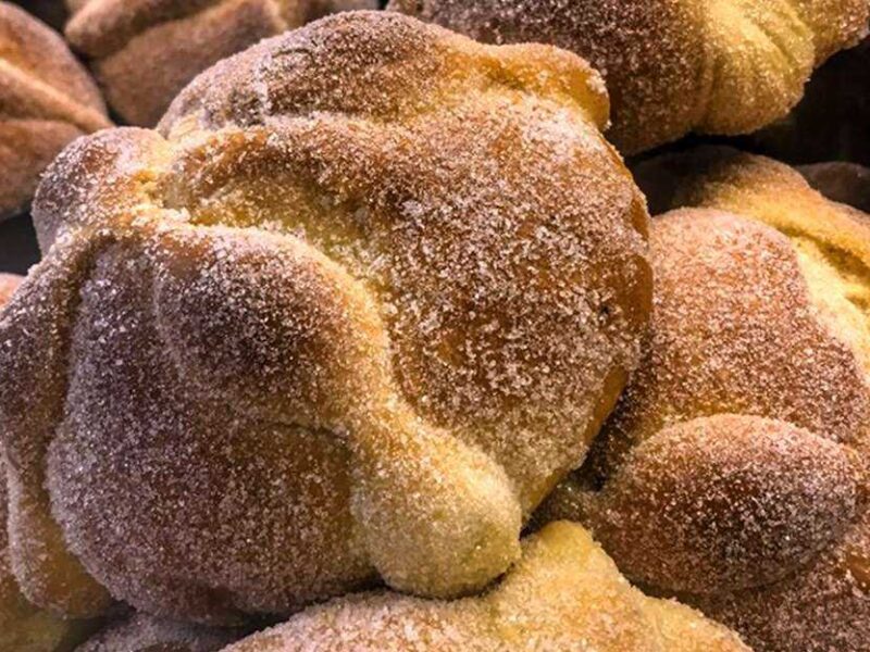 El pan de muerto engorda menos que una ensalada de frutas, según