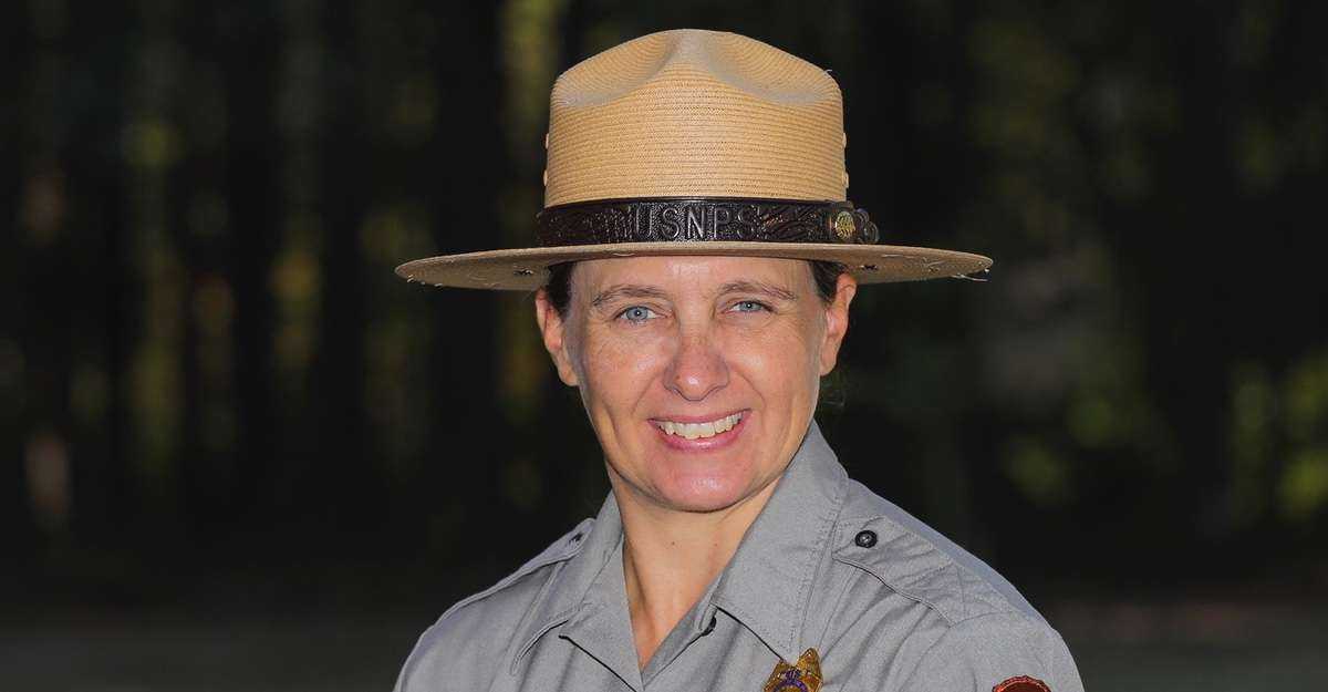 Por primera vez mujer asume como jefe de guardabosques en parque