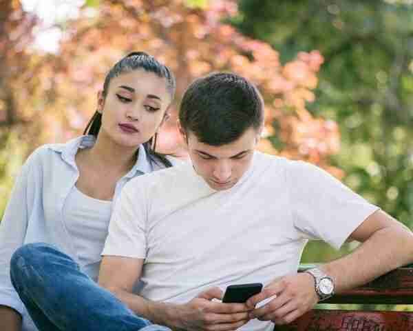 Descubre qué son los celos retrospectivos y cómo puedes solucionarlos