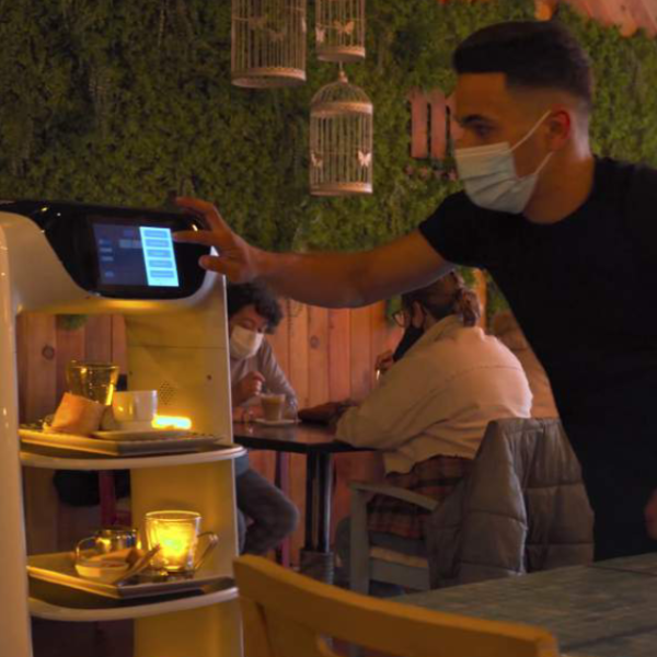 El robot camarero, alternativa del empresario a la subida del SMI, según LaCasadelTPV.com
