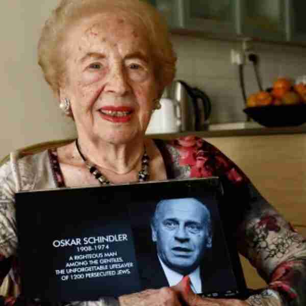 Fallece a los 107 años la secretaria que escribió la lista de Schindler. Salvó la vida a 1.200 judíos