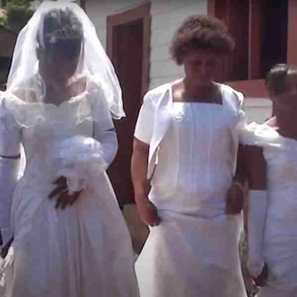 Pastor evangélico se casó con 4 mujeres vírgenes el mismo día. Dijo que adoptó esa idea de La Biblia