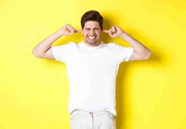 Dejó una nota a su vecino quejándose de sus ruidos… y lo que descubre aterroriza a todo Twitter