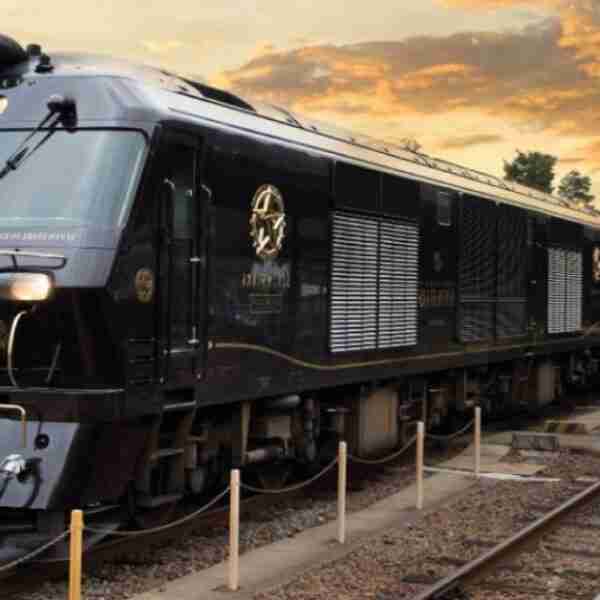 Japón tiene el tren más hermoso del mundo que cruza por los paisajes más bonitos