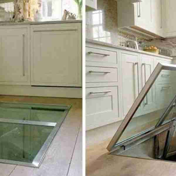 Un hombre revoluciona las redes poniendo una ventana en el suelo de su cocina