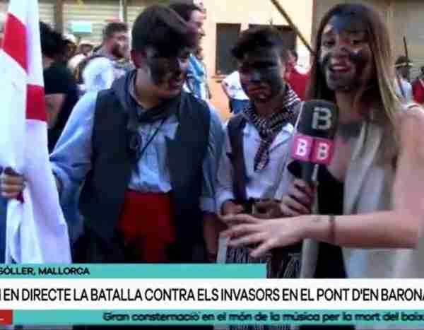 Una periodista sufre una agresión machista en pleno directo de la televisión (VÍDEO)