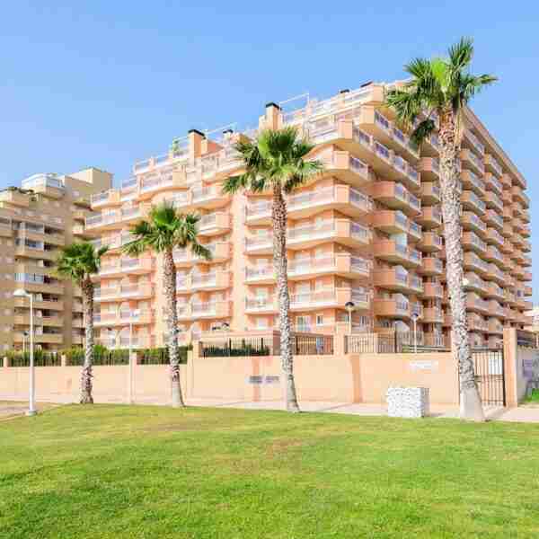 Cerca de 2.000 viviendas a 99.900 € de media para disfrutar del verano en la costa o el interior