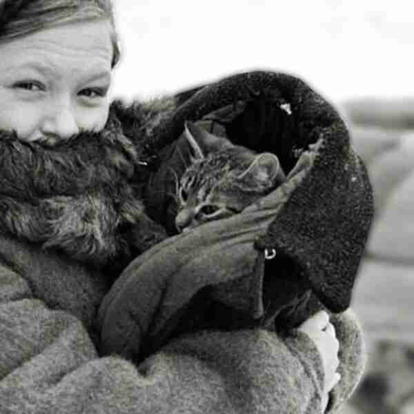La increíble historia de Vaska, el gato que cazaba para sus dueñas durante la guerra