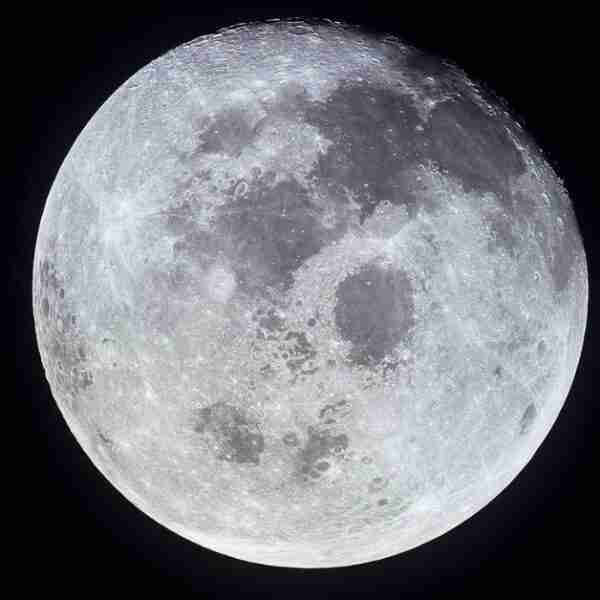 La NASA encontró unos pozos en la Luna con un ‘clima agradable’ donde los humanos podrían vivir