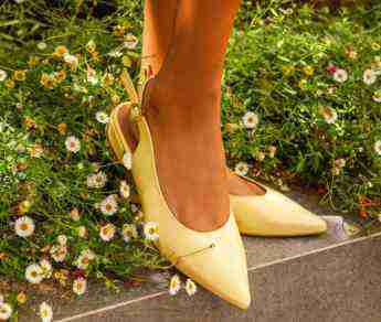 Las bailarinas de Eloísa señala los destalonados como los zapatos del otoño