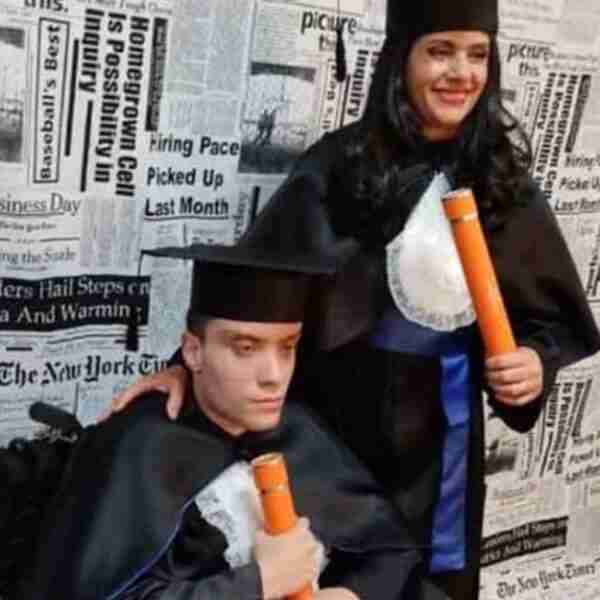 Entró a estudiar con su hijo discapacitado y se graduaron juntos: “Casi me rindo pero seguí por él”