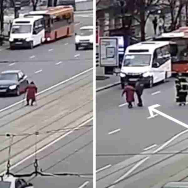 Bomberos bloquean autopista para que abuelita con muletas pudiera cruzar. La hicieron sentir segura