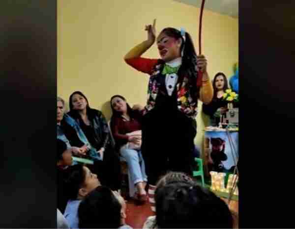 El vídeo de un niño revelando la infidelidad de su padre en plena fiesta de cumpleaños que arrasa en redes