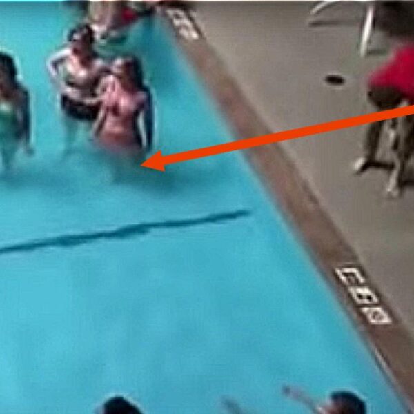 Un grupo de adolescentes se viraliza tras un vídeo grabándolos en la piscina