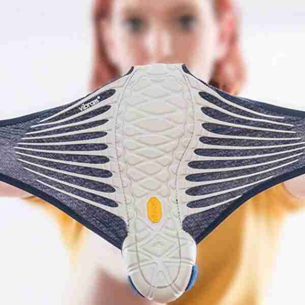 Unos nuevos zapatos japoneses de moda revolucionan las redes sustituyendo los cordones