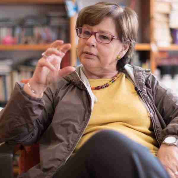 “Prefiero una vejez con amigas que con un marido poco empático”: Escritora cuestionó las relaciones