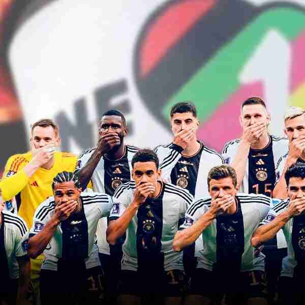 Los jugadores de Alemania cubrieron su boca para protestar contra las restricciones de la FIFA