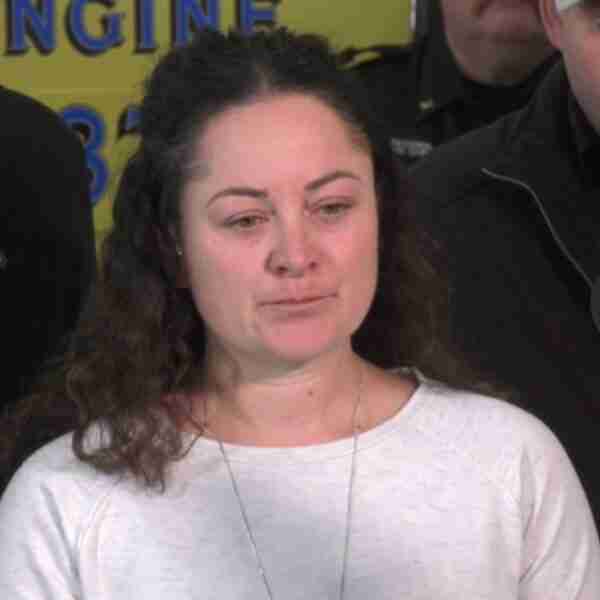 Una paramédica intentó salvar a una chica en un accidente de auto sin saber que era su hija