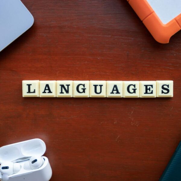 ¿Sigue siendo Google Translate la mejor opción? Comparativa con DeepL, Reverso e inteligencia artificial generativa